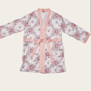 Brand new Allie Robe In White Floral